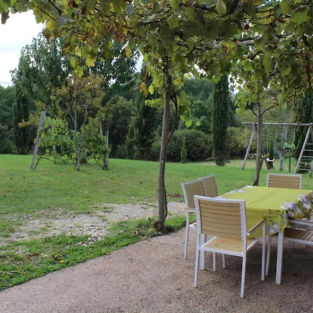 Hébergement de vacances Mazeyrolles, 3 Pièces, 4 Personnes - Fr-1-616-106