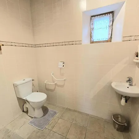Hébergement de vacances Mazeyrolles, 3 Pièces, 4 Personnes - Fr-1-616-106 *